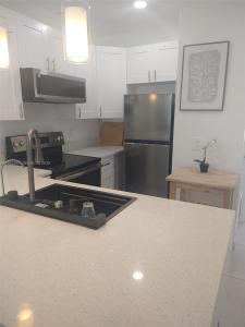 600 Layne Blvd 122, Hallandale Beach, Florida 33009, USA