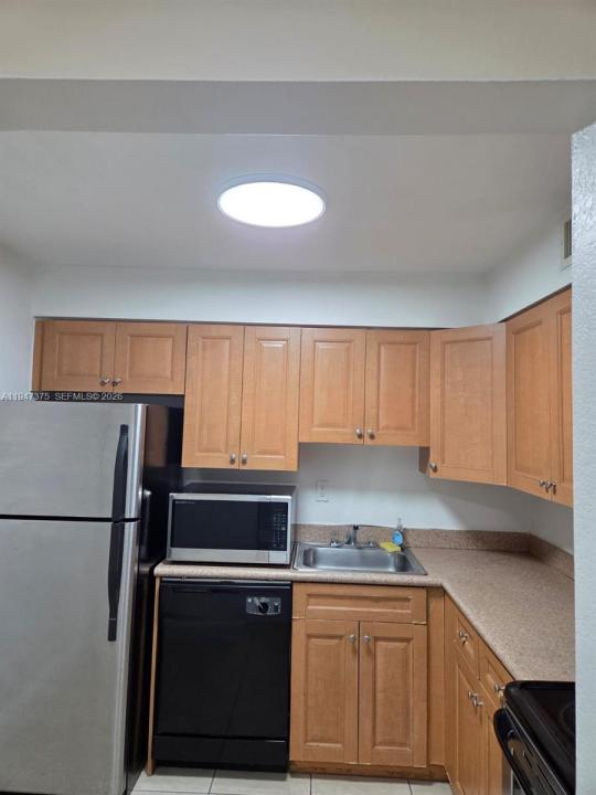 5221 Geneva Way 302, Doral, Floride 33166, États-Unis