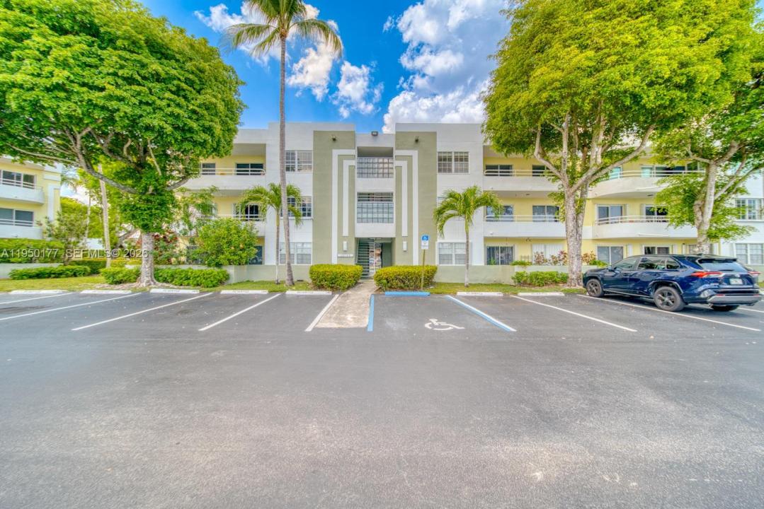 10795 SW 108th Ave 304, Miami, Floryda 33176, USA