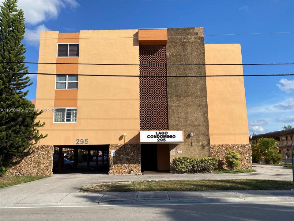 295 NW 72nd Ave 304, Miami, Florida 33126, Stati Uniti