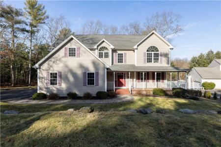 47 Wooded Grove Circle, South Kingstown, RI 02892, USA