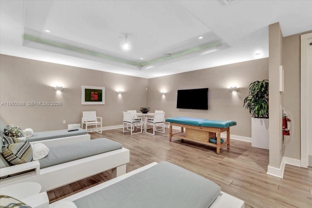 10101 Collins Ave 16B, Bal Harbour, Floryda 33154, USA