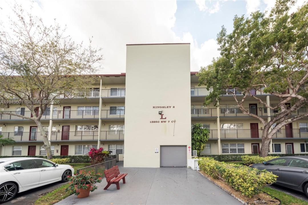13250 SW 7th Ct 412L, Pembroke Pines, Florida 33027, USA