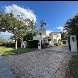 El Portal, Florida 33138