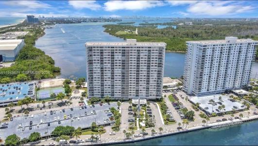 300 Bayview Dr 802, Sunny Isles Beach, Florida 33160, USA