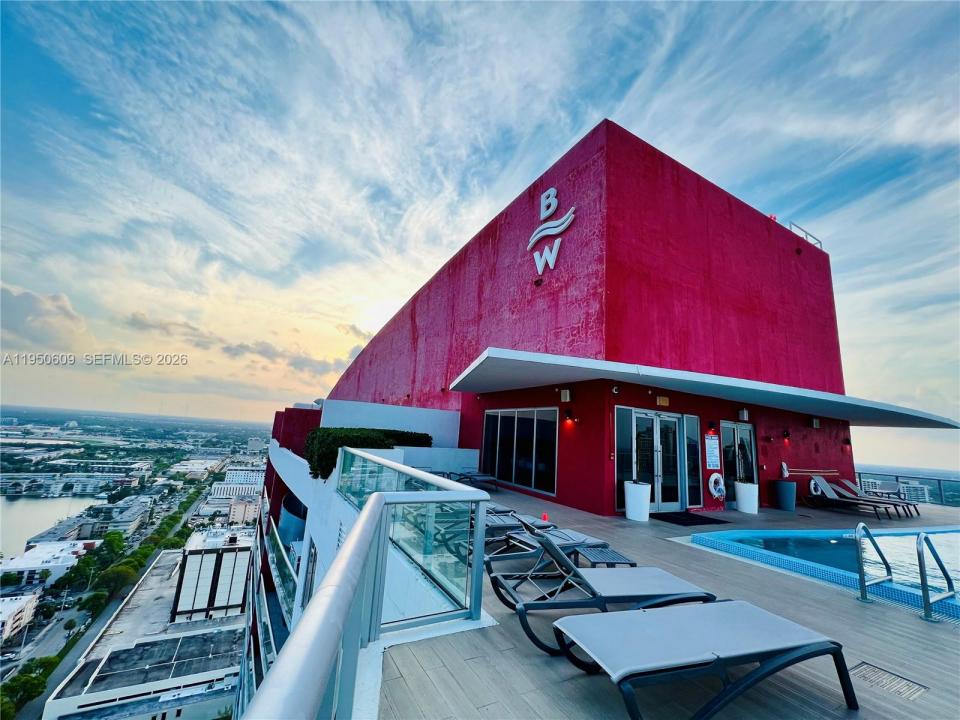 2602 E Hallandale Beach Blvd R409, Hallandale Beach, Floride 33009, États-Unis