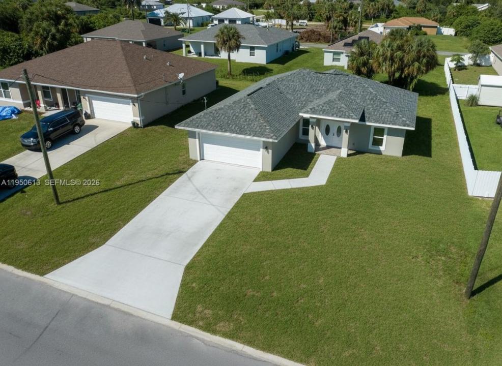 8038 Sunrise Cir., La Belle, Florida 33935, USA