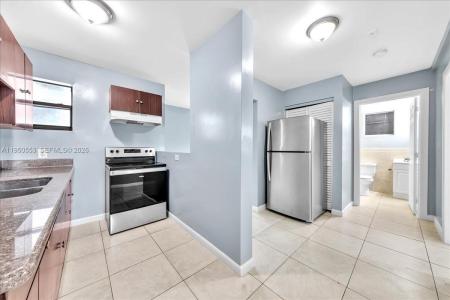 365 NW 8th St 202, Miami, פלורידה 33136, ארצות הברית של אמריקה