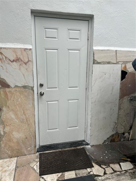 2300 NW 94th St 0, Miami, Florida 33147, Stati Uniti