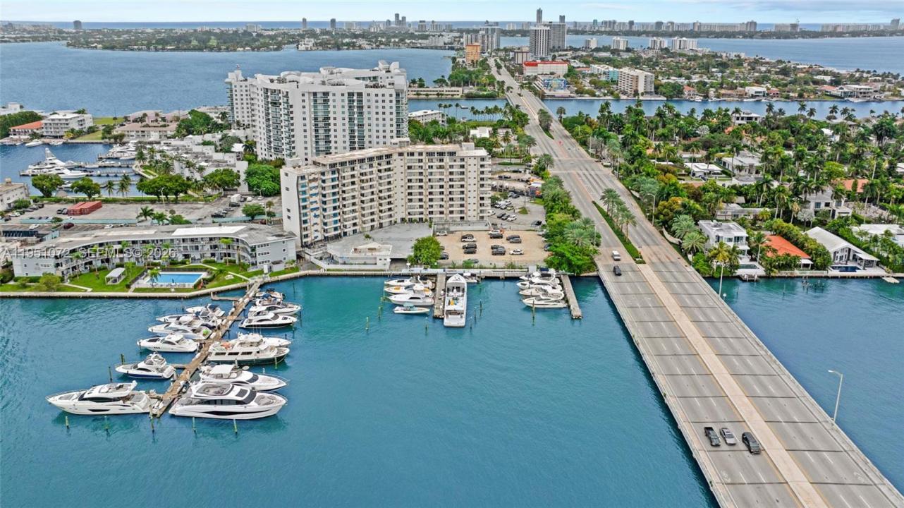 7904 West Dr 102, North Bay Village, Florida 33141, Stati Uniti