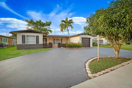 2210 NW 91st Ter, Pembroke Pines, Florida 33024, USA