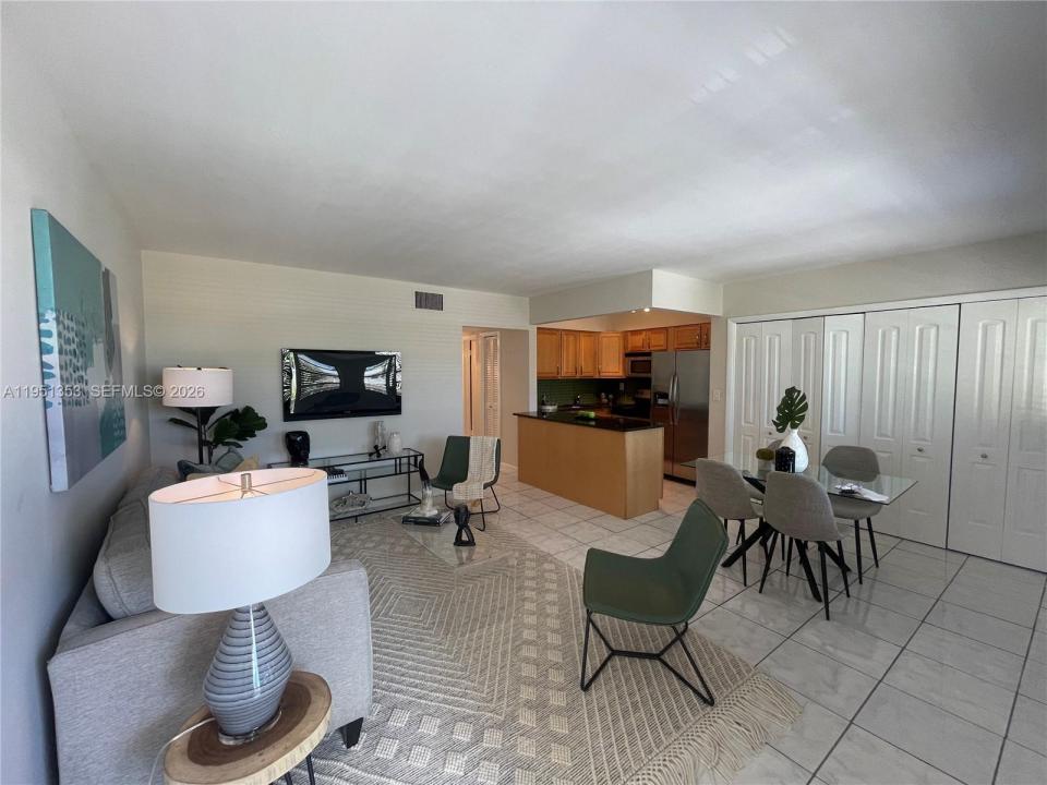 4050 NE 12th Ter 25-1, Oakland Park, Florida 33334