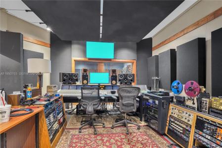 1260 NW 29th St, Miami, Florida 33142, USA