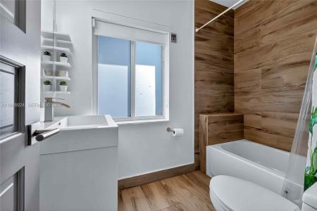 831 NE 109th St, Biscayne Park, Florida 33161, USA