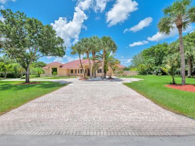 2710 Walkers way, Weston, Florida 33331
