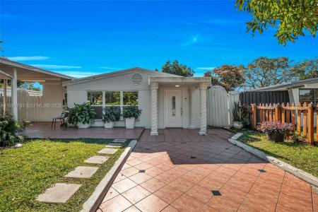 1624 NE 175th St, North Miami Beach, Florida 33162, USA