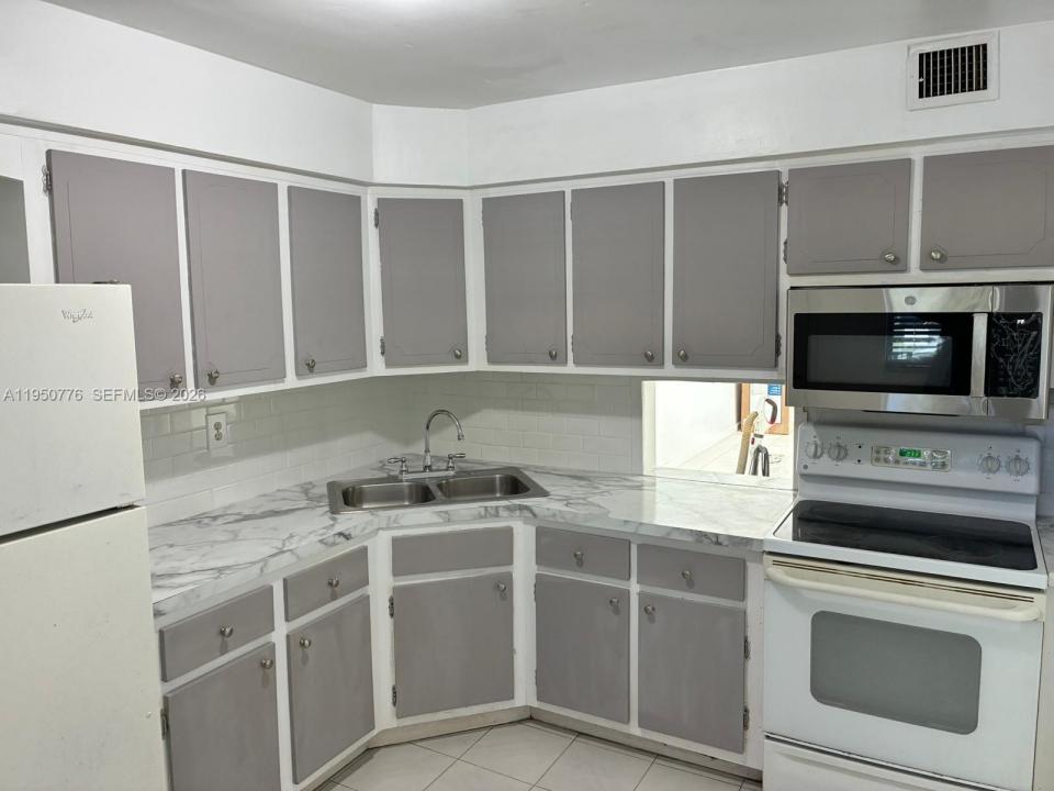 1450 NE 191st St 205, Miami, Floride 33179, États-Unis
