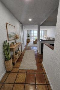1228 West Ave 909, Miami Beach, Florida 33139, USA