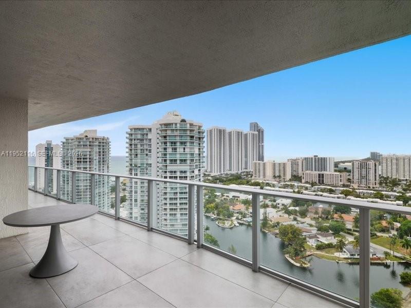 330 Sunny Isles Blvd 5-2404, Sunny Isles Beach, Floryda 33160, USA