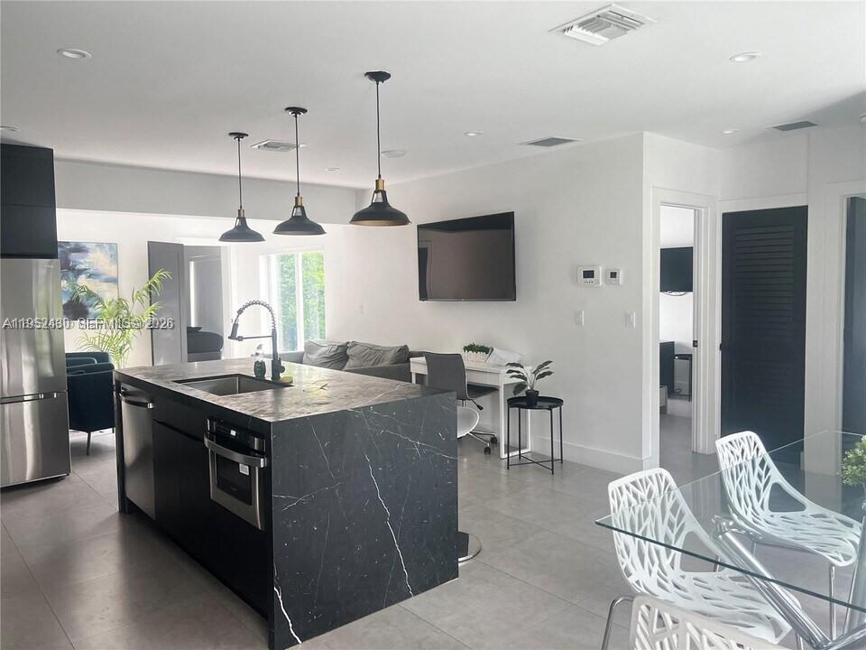 15 NW 52nd St, Miami, Florida 33127, Stati Uniti