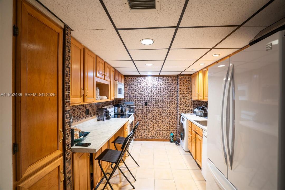 2101 Atlantic Shores Blvd 120, Hallandale Beach, Florida 33009, Stati Uniti