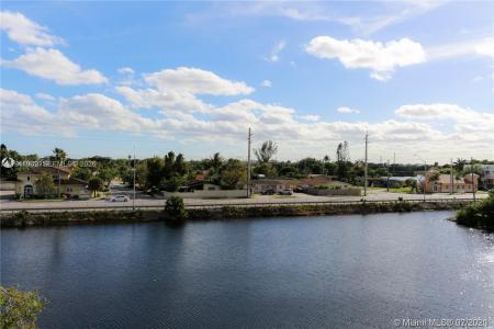 1325 W 68th St 221, Hialeah, Florida 33014, USA