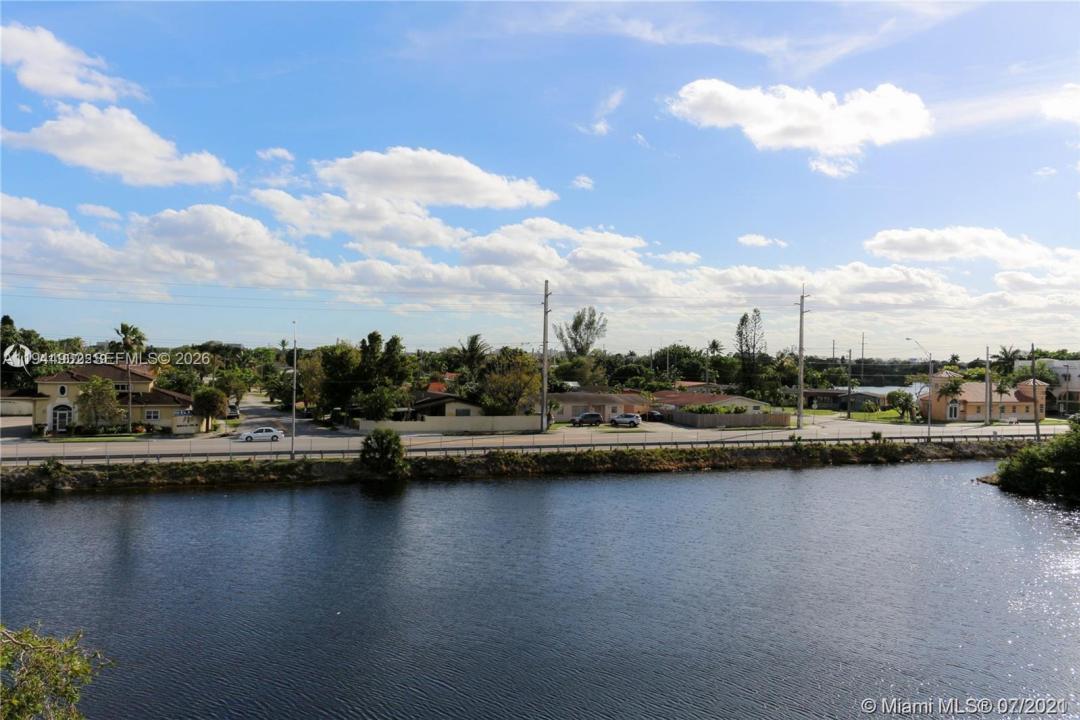 1325 W 68th St 221, Hialeah, Flórida 33014, Estados Unidos