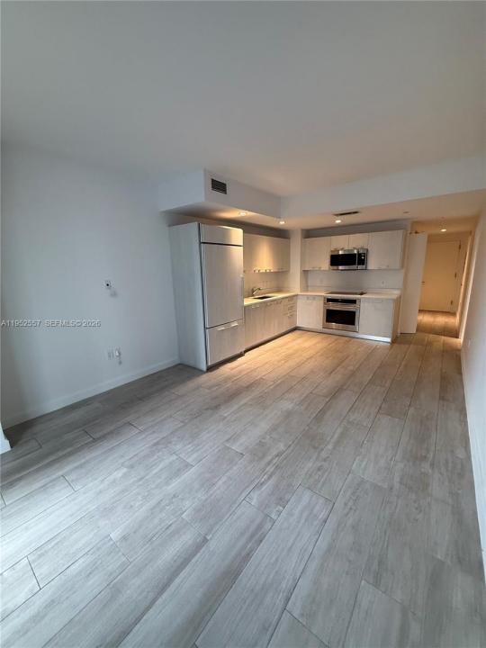 45 SW 9th St 1004, Miami, Florida 33130, USA