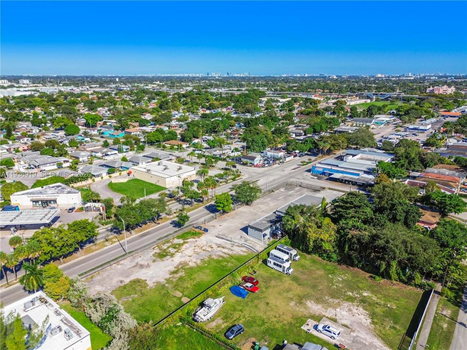 3130 NW 62nd St, Miami, Florida 33147, USA