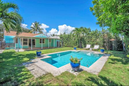 528 N Palmway, Lake Worth Beach, Florida 33460