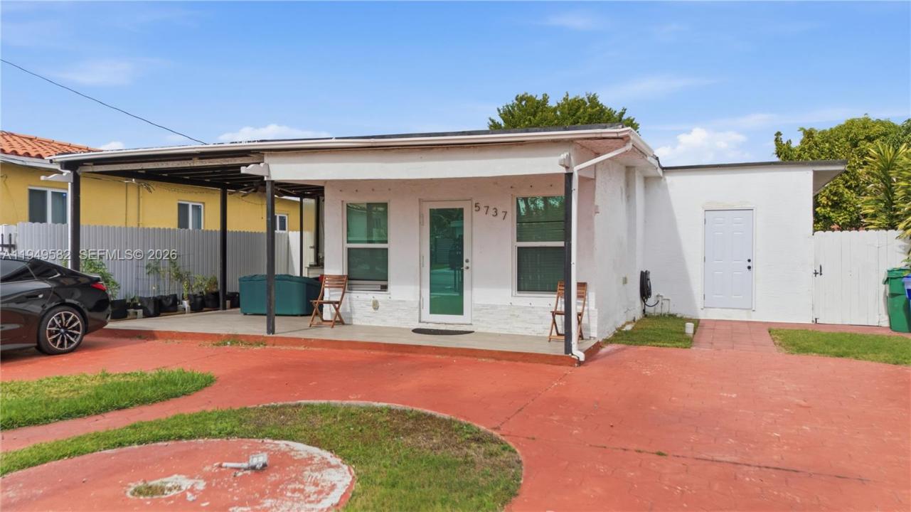 5737 SW 6th St, Miami, Florida 33144, USA