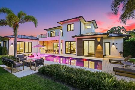 525 Whispering Pines Road, Boynton Beach, Florida 33435, USA