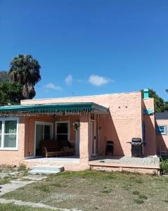 2405 Sunrise Blvd, Fort Pierce, Florida 34982, USA
