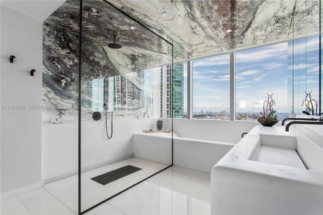 851 NE 1st Ave 3411, Miami, Florida 33132, USA