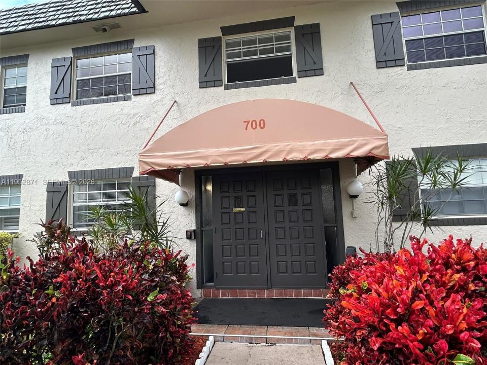 5640 SW 3rd Pl 212, Margate, Florida 33068, USA