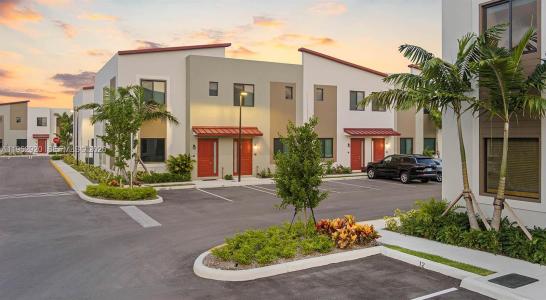 1001 NE 58th St C, Oakland Park, Florida 33334