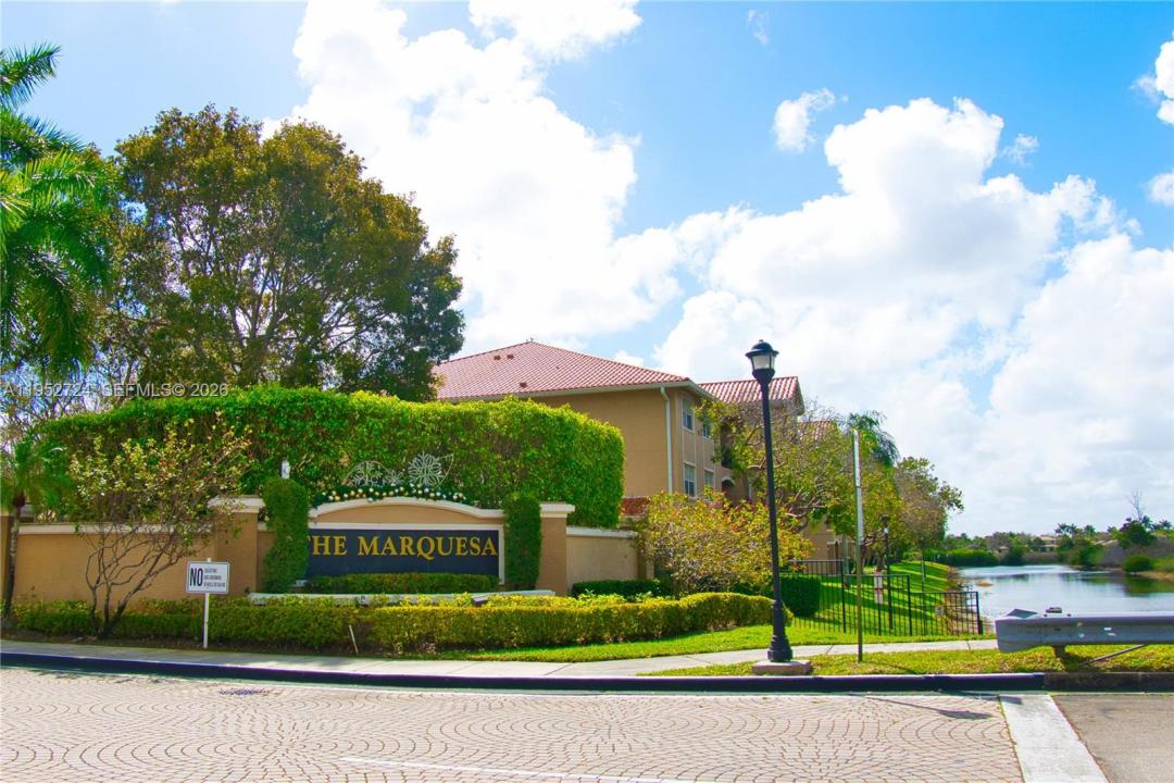 215 SW 117th Ter 14304, Pembroke Pines, Florida 33025, Stati Uniti