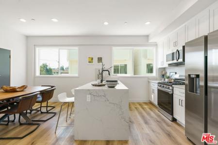 W Sara Lane, Panorama City, Kaliforniya 91402, Amerika Birleşik Devletleri