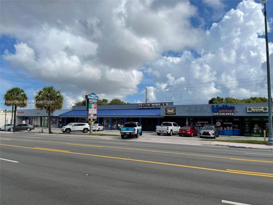 4757 SW 8th St 4747, Miami, Florida 33134, Stati Uniti