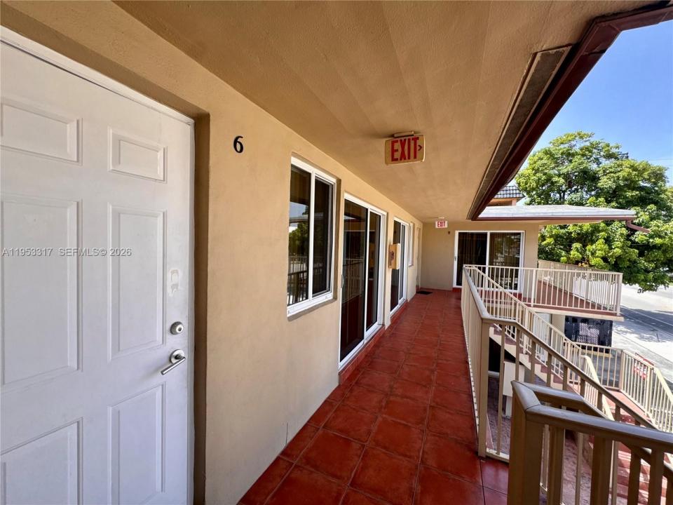 1595 NE 125th St 6, North Miami, Florida 33161, Stati Uniti