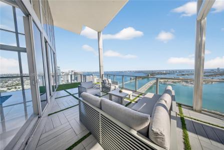 1100 Biscayne Blvd 5306, Miami, Florida 33132, USA