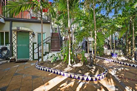 8200 Byron Ave 2, Miami Beach, Florida 33141, USA