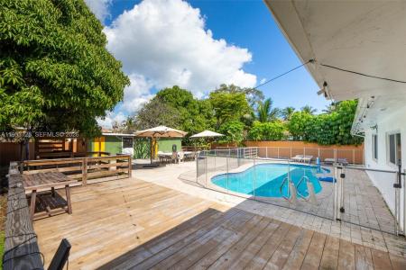 1765 NE 145th St, Miami, Florida 33181, USA