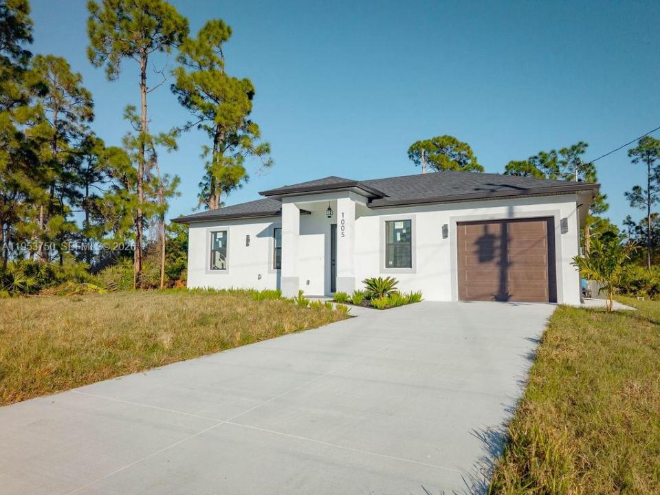 1005 Brenton Ave, Lehigh Acres, Florida 33974, Stati Uniti