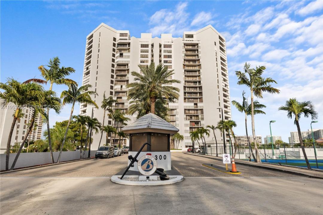 300 Three Islands Blvd 417, Hallandale Beach, Florida 33009, Stati Uniti
