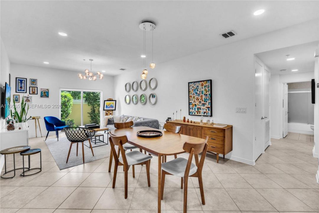 121 NW 2nd Ave 4, Hallandale Beach, Floride 33009, États-Unis