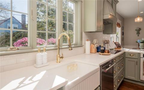 26 Vernon Avenue, Newport, Rhode Island 02840, USA