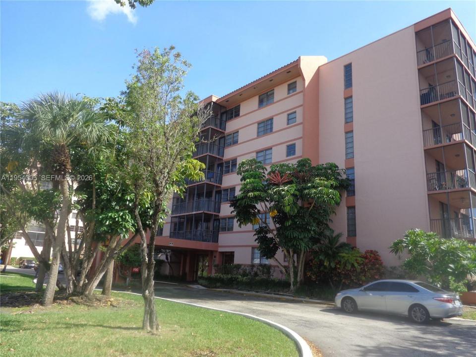 20850 San Simeon Way 604-5, Miami, Floride 33179, États-Unis