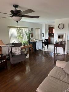 9841 Sunrise Lakes Blvd 310, Sunrise, Florida 33322, USA