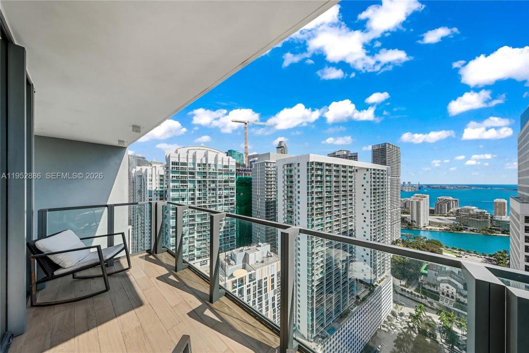68 SE 6th St 3309, Miami, Florida 33131, USA